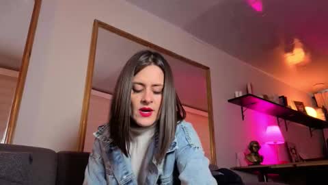 Snapshot of alicee_milf_ chatting on September 18, 11:36 am Aleja online show from September 18, 11:36 am