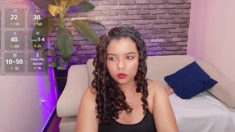 Danna online show from October 6, 7:42 pm
