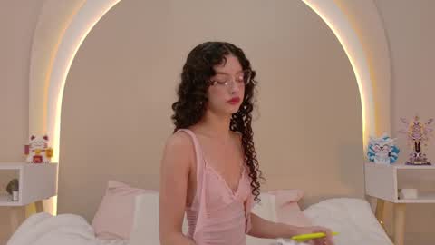 alice online show from April 10, 6:12 pm