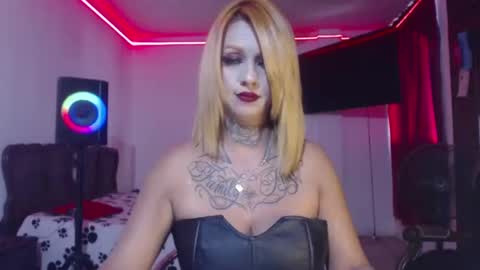 aliceesmiths online show from January 31, 9:05 pm