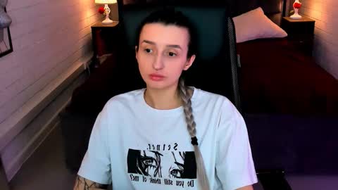 Snapshot of alicelidse chatting on October 2, 1:10 pm Alice online show from October 2, 1:10 pm