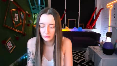 Snapshot of alicelidse chatting on October 6, 12:45 pm Alice online show from October 6, 12:45 pm