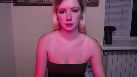 Snapshot of alicemeow_ chatting on October 6, 7:48 am Alice online show from October 6, 7:48 am