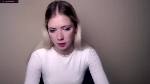 Snapshot of alicemeow_ chatting on September 11, 6:14 am Alice online show from September 11, 6:14 am