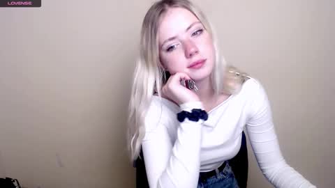 Snapshot of alicemeow_ chatting on September 16, 12:29 pm Alice online show from September 16, 12:29 pm