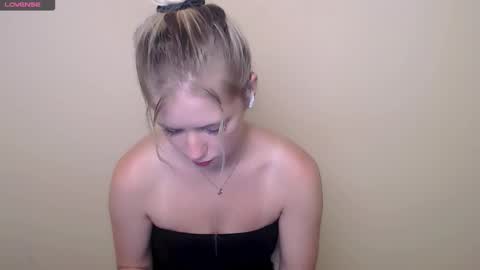 Snapshot of alicemeow_ chatting on September 18, 12:31 pm Alice online show from September 18, 12:31 pm
