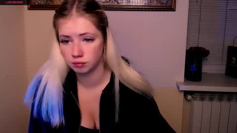 Snapshot of alicemeow_ chatting on October 12, 8:29 am Alice online show from October 12, 8:29 am