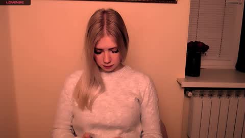 Snapshot of alicemeow_ chatting on October 19, 9:47 am Alice online show from October 19, 9:47 am