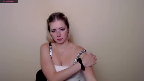 Snapshot of alicemeow_ chatting on September 17, 12:30 pm Alice online show from September 17, 12:30 pm