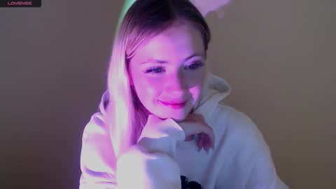 Snapshot of alicemeow_ chatting on September 29, 12:37 pm Alice online show from September 29, 12:37 pm