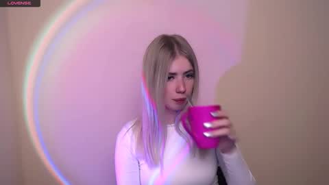 Snapshot of alicemeow_ chatting on October 17, 12:09 pm Alice online show from October 17, 12:09 pm