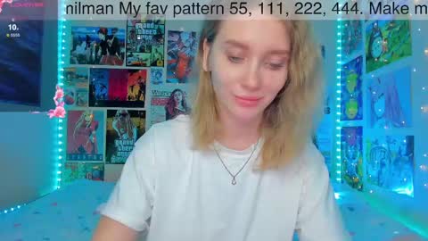 Snapshot of alicemilman chatting on December 17, 2:22 pm Alice  online show from December 17, 2:22 pm