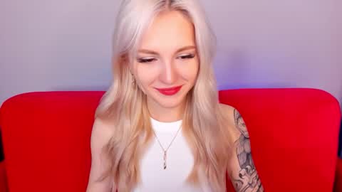 Snapshot of alicemonro chatting on October 3, 9:28 am alicemonro online show from October 3, 9:28 am