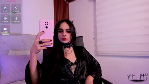 Snapshot of alicenoir_ chatting on February 7, 9:37 pm alicenoir_ online show from February 7, 9:37 pm