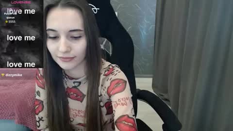 Snapshot of aliceweiss_ chatting on October 3, 1:08 pm Alice online show from October 3, 1:08 pm