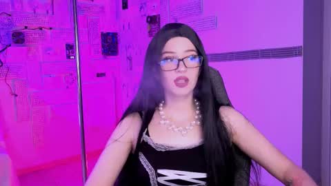 Snapshot of alicewelch_ chatting on September 19, 10:52 am alicewelch_ online show from September 19, 10:52 am
