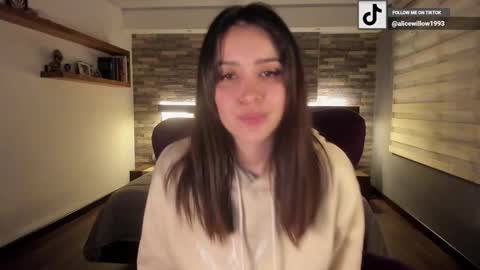 Snapshot of alicewillow chatting on September 10, 11:39 pm Alice online show from September 10, 11:39 pm