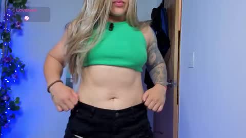 Snapshot of aliciaballard chatting on October 18, 8:57 pm Jennyfer online show from October 18, 8:57 pm