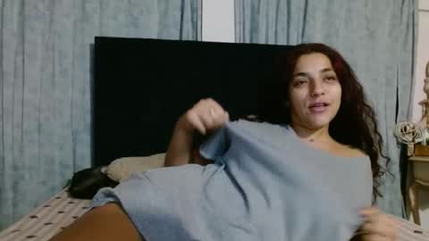 Snapshot of aliciaencalzonesazules chatting on January 7, 5:43 am Chris online show from January 7, 5:43 am