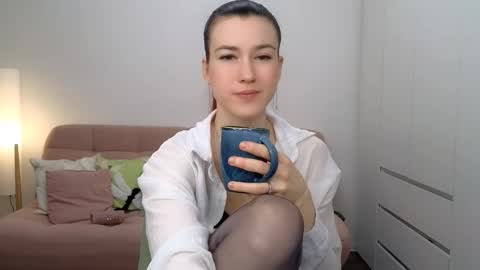 alicianoveli online show from December 4, 6:24 am