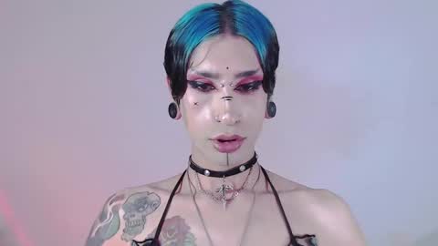 Snapshot of alienexxx chatting on February 24, 5:00 am online show from February 24, 5:00 am