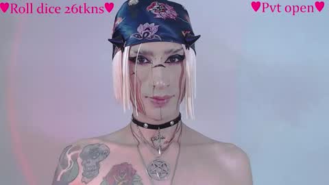 Snapshot of alienexxx chatting on October 15, 2:48 am online show from October 15, 2:48 am