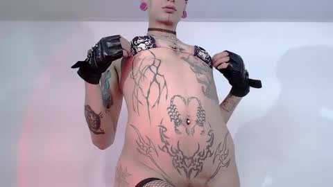 Snapshot of alienexxx chatting on September 10, 9:05 pm online show from September 10, 9:05 pm