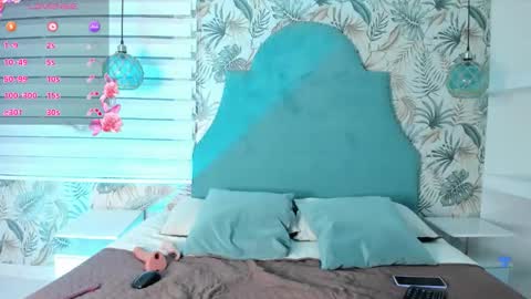 aliice_santos online show from March 15, 1:36 pm