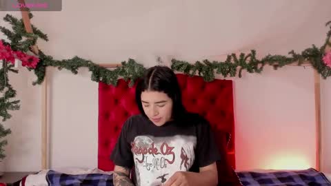 Snapshot of aliice_walker_ chatting on December 9, 12:30 pm aliice_walker_ online show from December 9, 12:30 pm