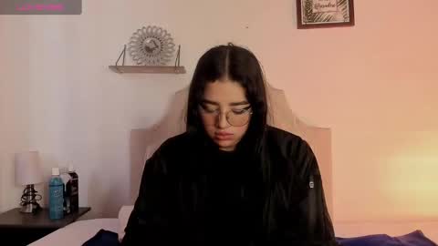 Snapshot of aliice_walker_ chatting on January 23, 1:35 pm aliice_walker_ online show from January 23, 1:35 pm