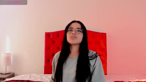 Snapshot of aliice_walker_ chatting on December 20, 6:45 pm aliice_walker_ online show from December 20, 6:45 pm