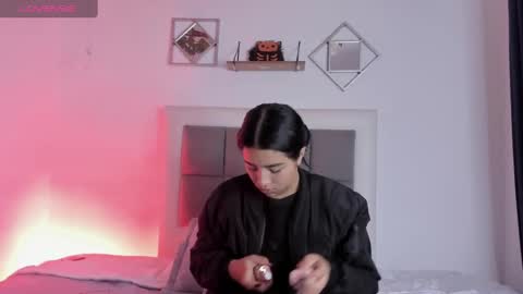 Snapshot of aliice_walker_ chatting on January 11, 12:40 pm aliice_walker_ online show from January 11, 12:40 pm