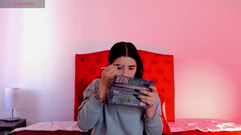 Snapshot of aliice_walker_ chatting on December 20, 12:38 pm aliice_walker_ online show from December 20, 12:38 pm