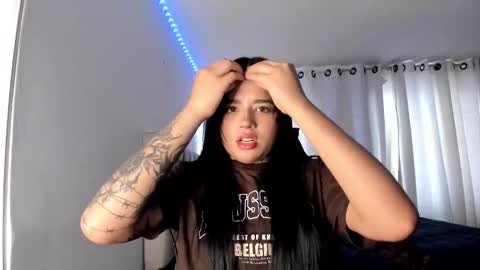 Snapshot of aliice_walker_ chatting on October 20, 8:47 pm aliice_walker_ online show from October 20, 8:47 pm