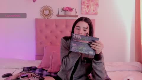 Snapshot of aliice_walker_ chatting on December 5, 12:17 pm aliice_walker_ online show from December 5, 12:17 pm