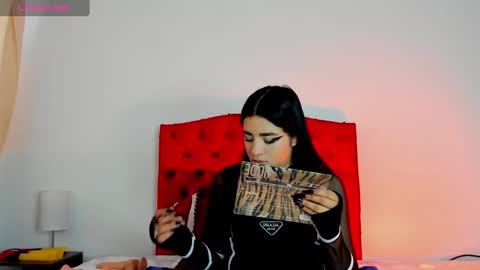 Snapshot of aliice_walker_ chatting on December 17, 12:33 pm aliice_walker_ online show from December 17, 12:33 pm