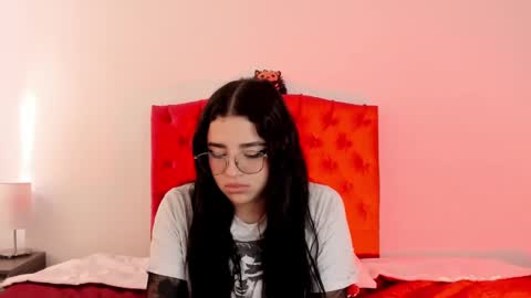Snapshot of aliice_walker_ chatting on December 23, 6:58 pm aliice_walker_ online show from December 23, 6:58 pm