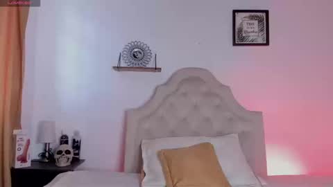 Snapshot of aliice_walker_ chatting on September 15, 1:34 pm aliice_walker_ online show from September 15, 1:34 pm