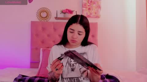 Snapshot of aliice_walker_ chatting on December 6, 12:22 pm aliice_walker_ online show from December 6, 12:22 pm