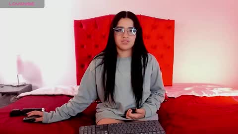 Snapshot of aliice_walker_ chatting on December 20, 3:42 pm aliice_walker_ online show from December 20, 3:42 pm