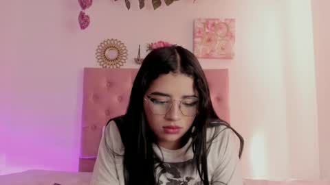 Snapshot of aliice_walker_ chatting on December 6, 3:28 pm aliice_walker_ online show from December 6, 3:28 pm