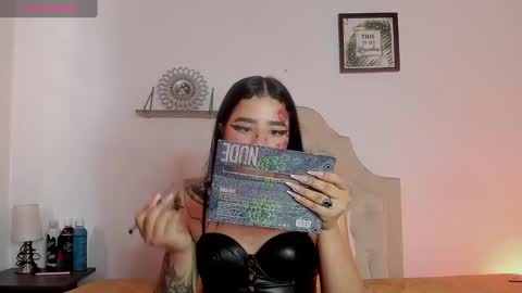 Snapshot of aliice_walker_ chatting on February 10, 6:35 pm aliice_walker_ online show from February 10, 6:35 pm