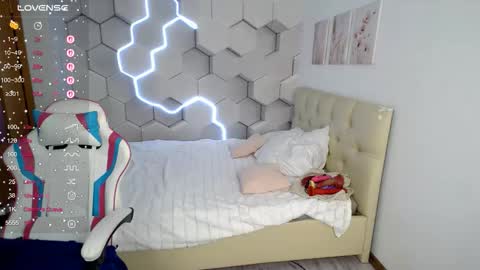 aliicemeow online show from February 7, 9:34 am