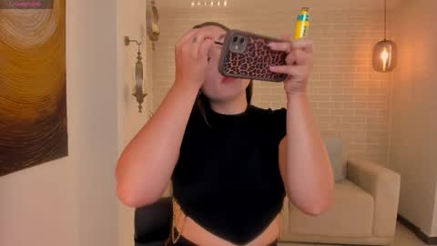 alinakravitz_ online show from April 23, 6:31 pm