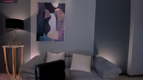 alinakravitz_ online show from March 20, 12:10 pm