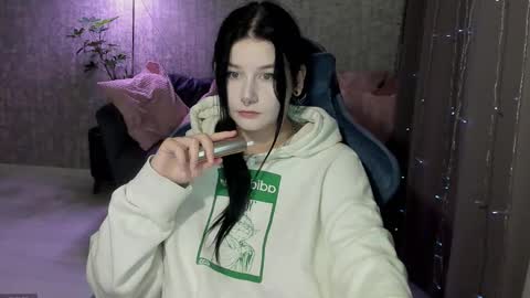 Snapshot of alinegreeeen chatting on September 12, 6:48 am Aline Greeeen online show from September 12, 6:48 am