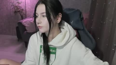 Snapshot of alinegreeeen chatting on October 7, 8:32 am Aline Greeeen online show from October 7, 8:32 am