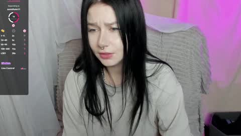 Snapshot of alinegreeeen chatting on February 8, 12:39 pm Aline Greeeen online show from February 8, 12:39 pm