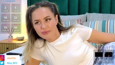 Snapshot of alisawilson_ chatting on September 21, 10:41 am Alisa online show from September 21, 10:41 am
