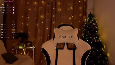 Snapshot of alisevine chatting on January 6, 6:31 pm Alisa online show from January 6, 6:31 pm